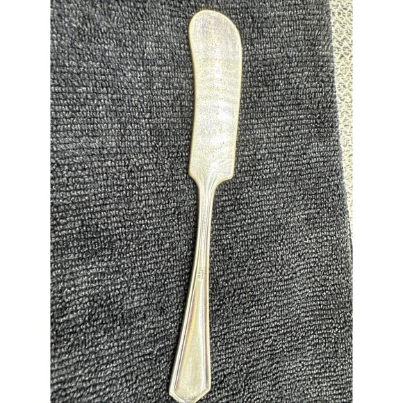 Victor Silver Co Randolph FLAT BUTTER SPREADER 5 7/8" - Picture 1 of 3